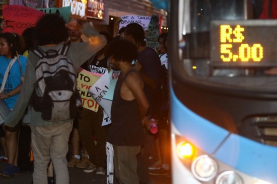 ação contra reajuste dos ônibus