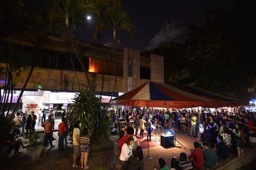 Foto: Show em protesto ao fechamento do Balaio Café na 202 Norte (Daniel Ferreira/CB/D.A Press )