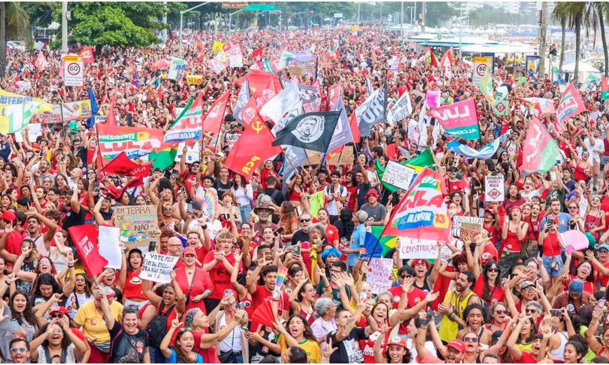 Lula sai das redes para as ruas e Flávio tenta barrar essa reação no TSE - Luiz Carlos Azedo - 