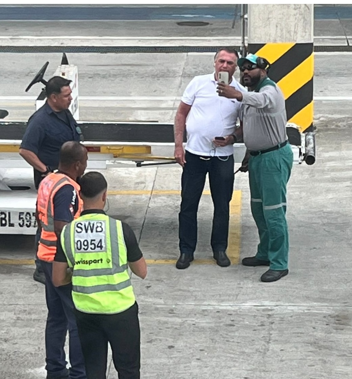 Bolsonaro na pista: tietagem no aeroporto - 