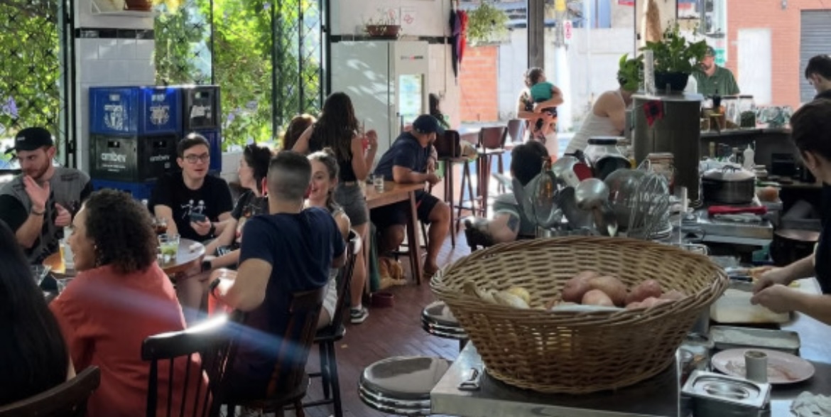 Bares e restaurantes aumentam contratações com maior salário médio - Capital S/A - 