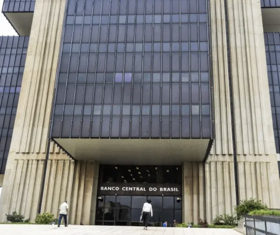 Redução da taxa de juros é incapaz de reverter prejuízos à economia, diz CNI  - 