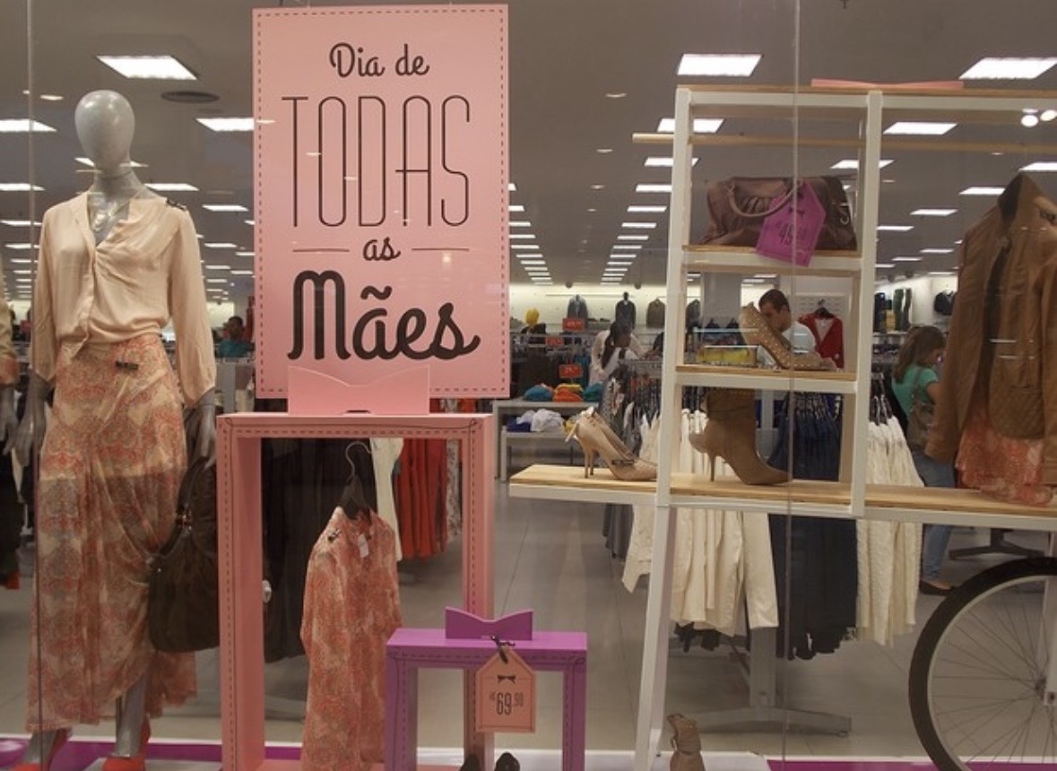 Dia das Mães sofre efeitos da guerra, do crédito caro e do endividamento das famílias - Capital S/A - 
