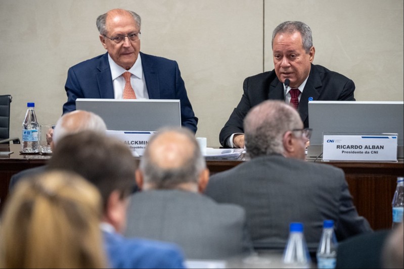 Tarifaço dos EUA: indústria brasileira pede ajuda emergencial do governo para acesso a crédito  - 