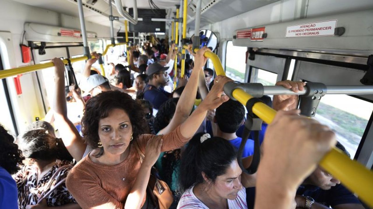 Comissão da Câmara aprova proibição de passageiros em pé dentro de ônibus -  CB Poder |