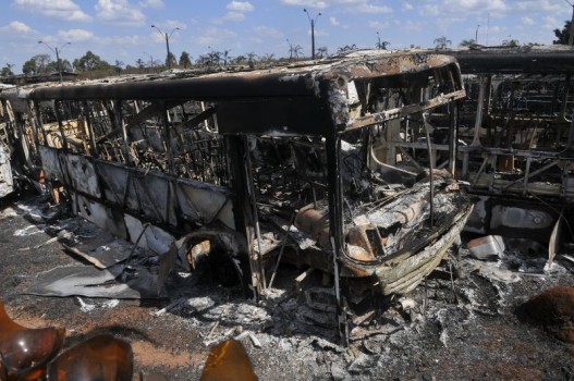 ônibus queimado da frota de Valmir Amaral