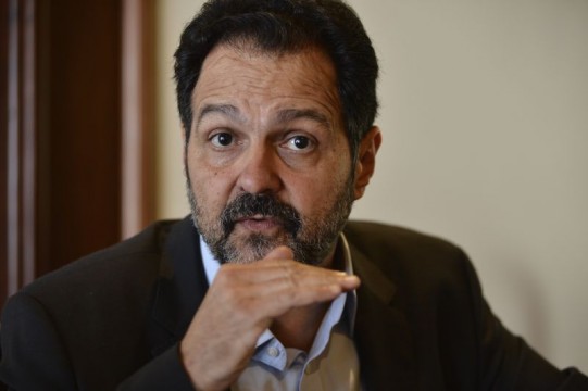 Justiça absolve Agnelo e considera legais reajustes dos servidores do GDF - CB Poder - Vimarsana News