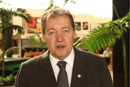 presidente da Associação Médica de Brasília, Luciano Carvalho