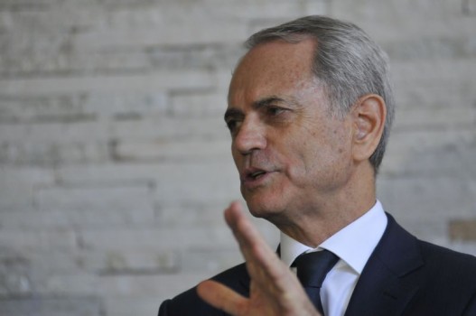 Ibaneis lidera pesquisa, mas Paulo Octávio pode levar eleição para segundo turno