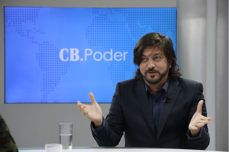 O deputado distrital Cláudio Abrantes (PDT-DF) é entrevistado no CB.Poder, na TV Brasília