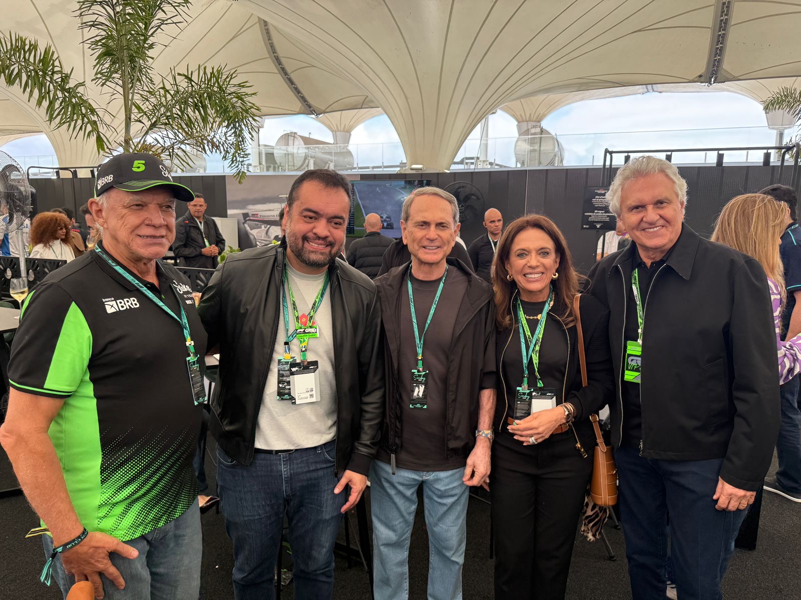 Cláudio Castro vira ídolo entre políticos no GP de Fórmula 1 - CB Poder | - 