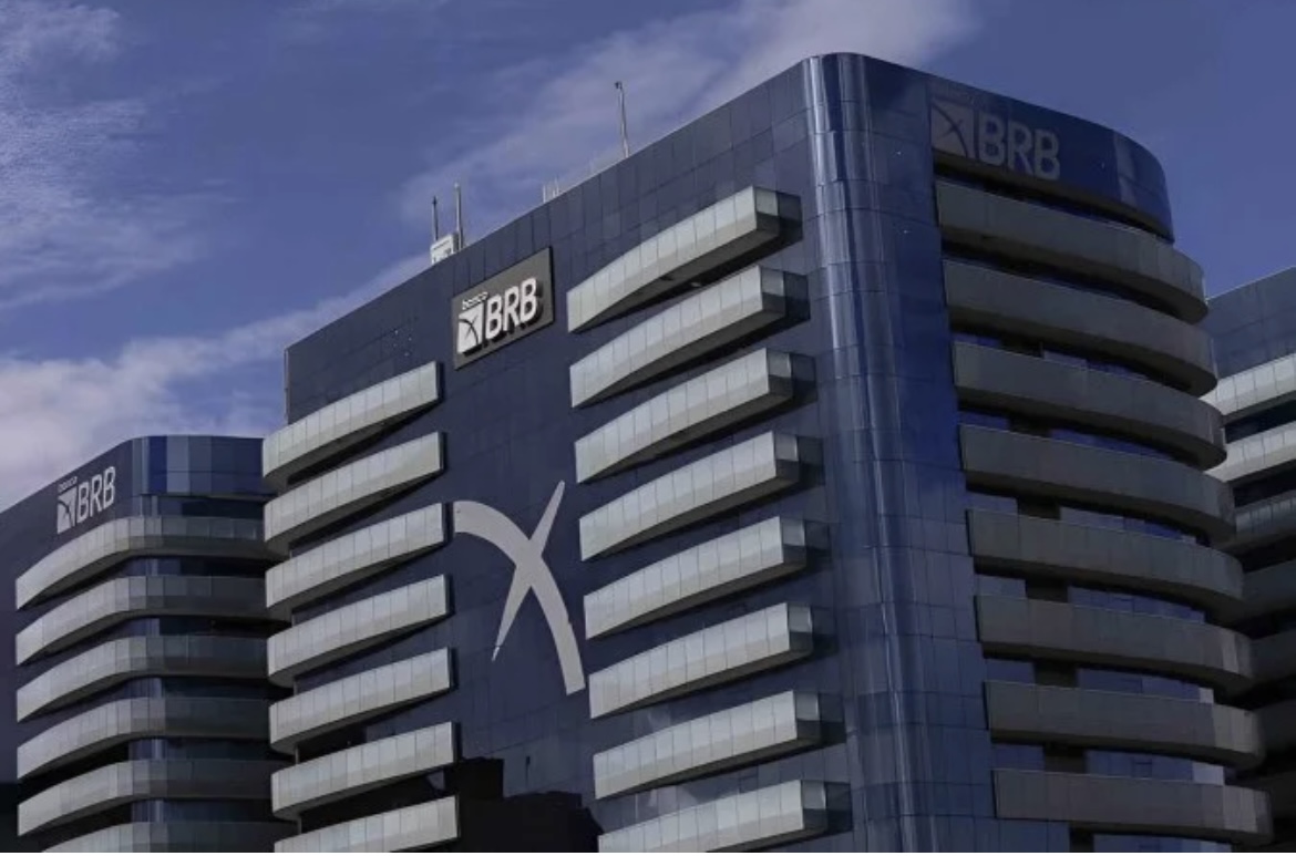 Fitch revisa para baixo notas do BRB