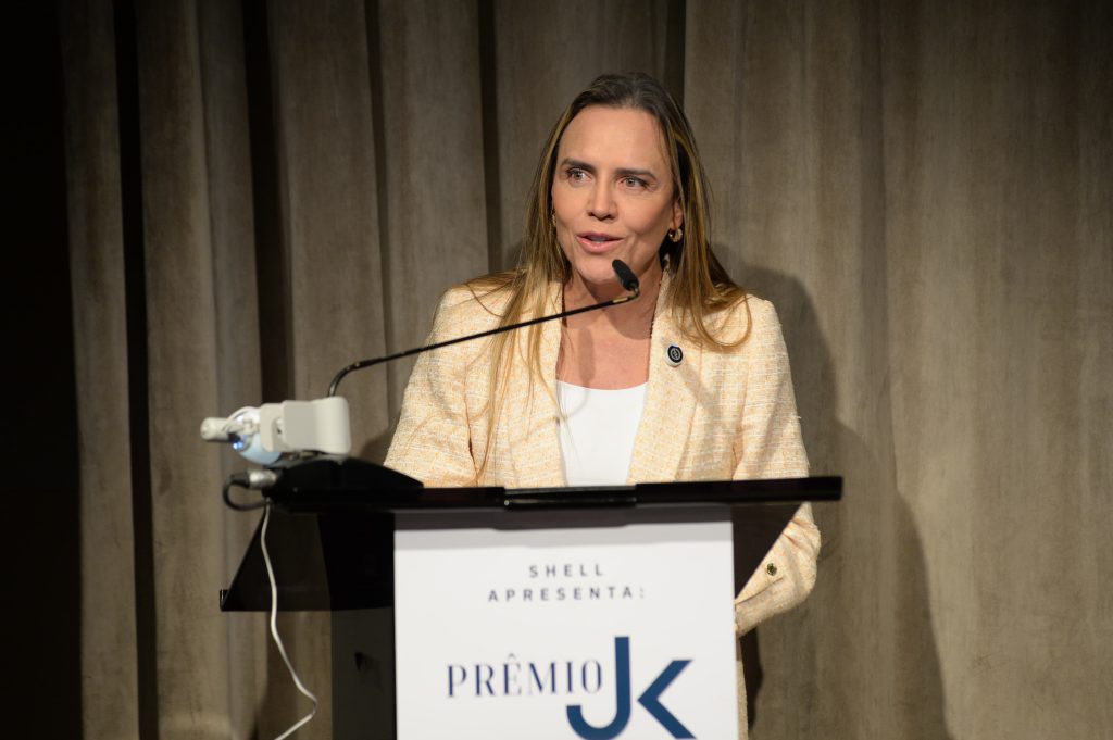 Celina ataca fake news - 