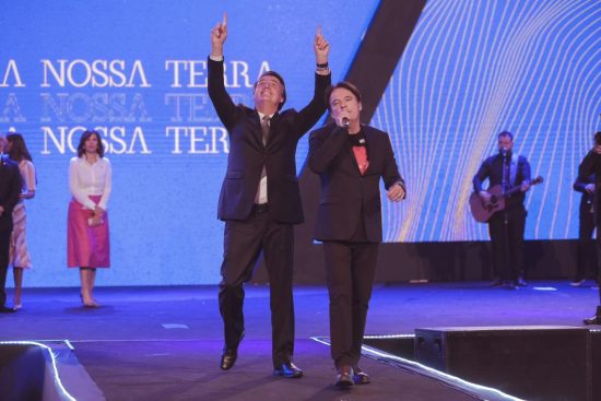 Credito: Divulgaçao/Sara Nossa Terra. Presidente Jair Bolsonaro com Bispo Robson Rodovalho na Igreja Sara Nossa Terra.