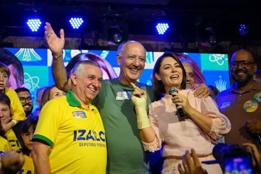 Arruda faz campanha em palanque com Michelle Bolsonaro - CB Poder | - 