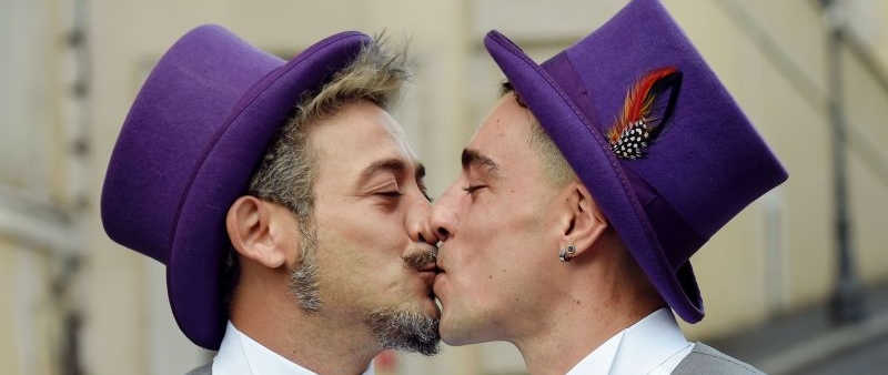 Casal italiano pouco antes de se casar. Crédito: Andreas Solaro/AFP
