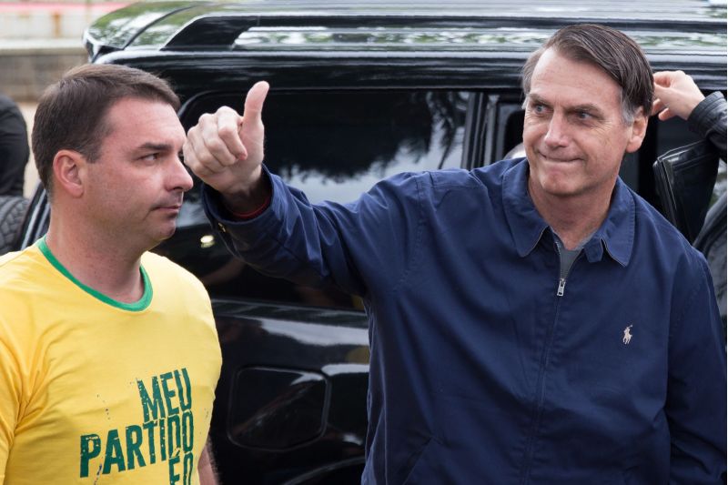Flávio Bolsonaro e jair Bolsonaro