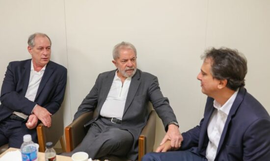 Ex-presidente Lula recebe vista de Ciro Gomes e do governador do Ceará, Camilo Santana (PT-CE), no hospital Sírio-Libanês,