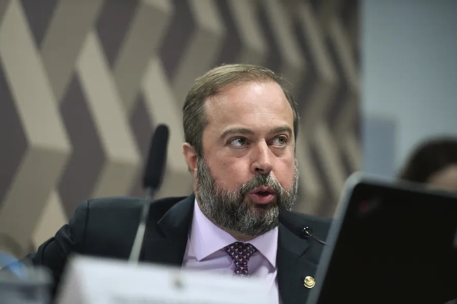 Troca de comando na Petrobras impacta negativamente ministro de Minas e Energia - Blog da Denise - 