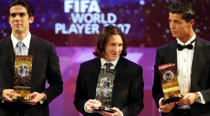 Melhor do mundo, Kaká lembra premiação de 2007 ao lado de Messi e