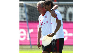 Heynckes e Marcelo Lins durante durante raro momento de descontração no Bayern. Foto: Arquivo Pessoal