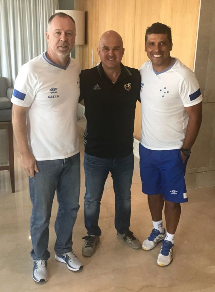 Intercâmbio com o técnico do Cruzeiro, Mano Menezes, e com o auxiliar Sidnei Lobo