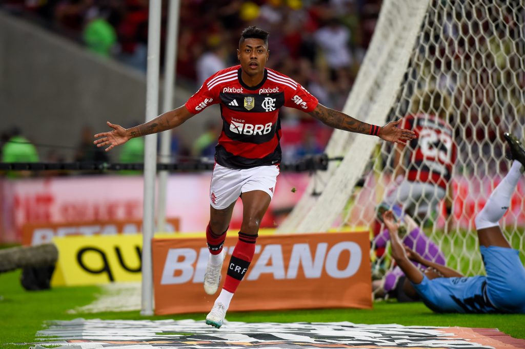 Flamengo é o time da Série A que mais sofre e comete pênaltis em