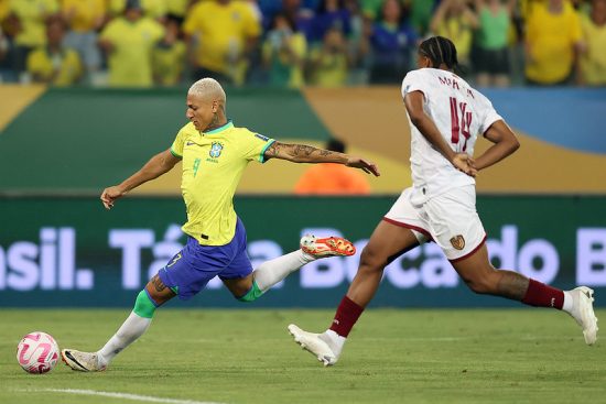 Brasil joga mal e fica no empate com a Venezuela na Arena Pantanal
