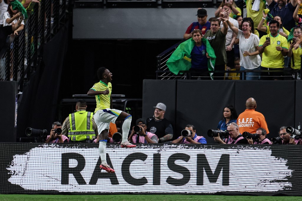 Lei Vinicius Jr.: Celina Leão sanciona combate ao racismo nos estádios do DF - Blog Drible de Corpo - 