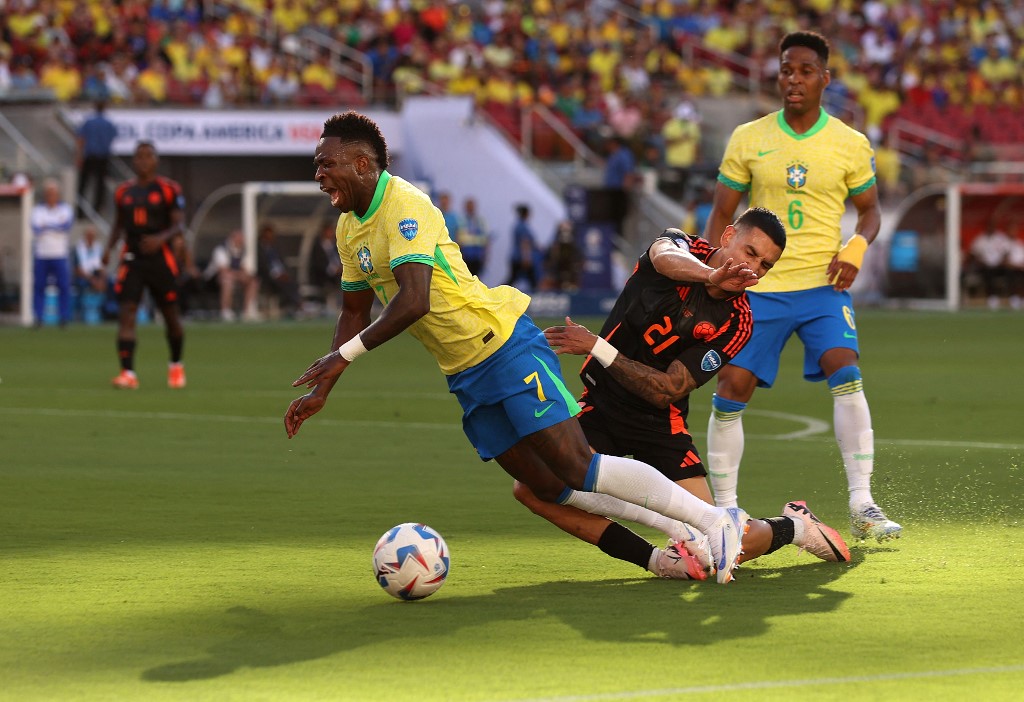 Conmebol admite erro contra o Brasil no pênalti de Muñoz em Vini - 