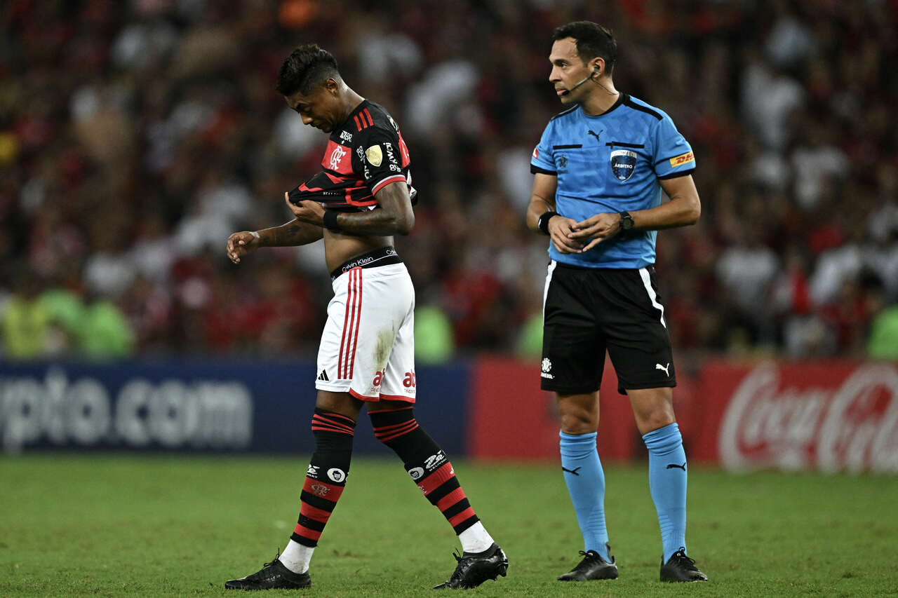 Saiba quantos cartões Bruno Henrique acumula em seis anos no Flamengo  - 