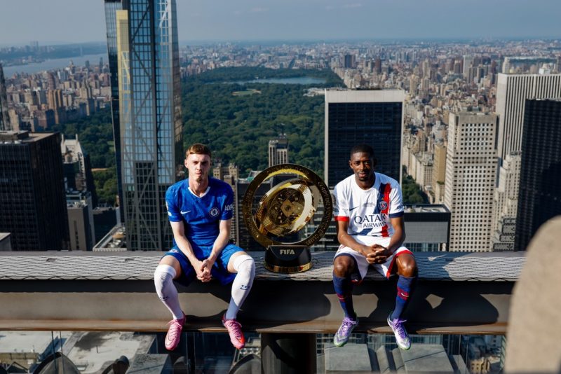 O gol de placa da Fifa na reprodução da foto icônica do Rockefeller ...