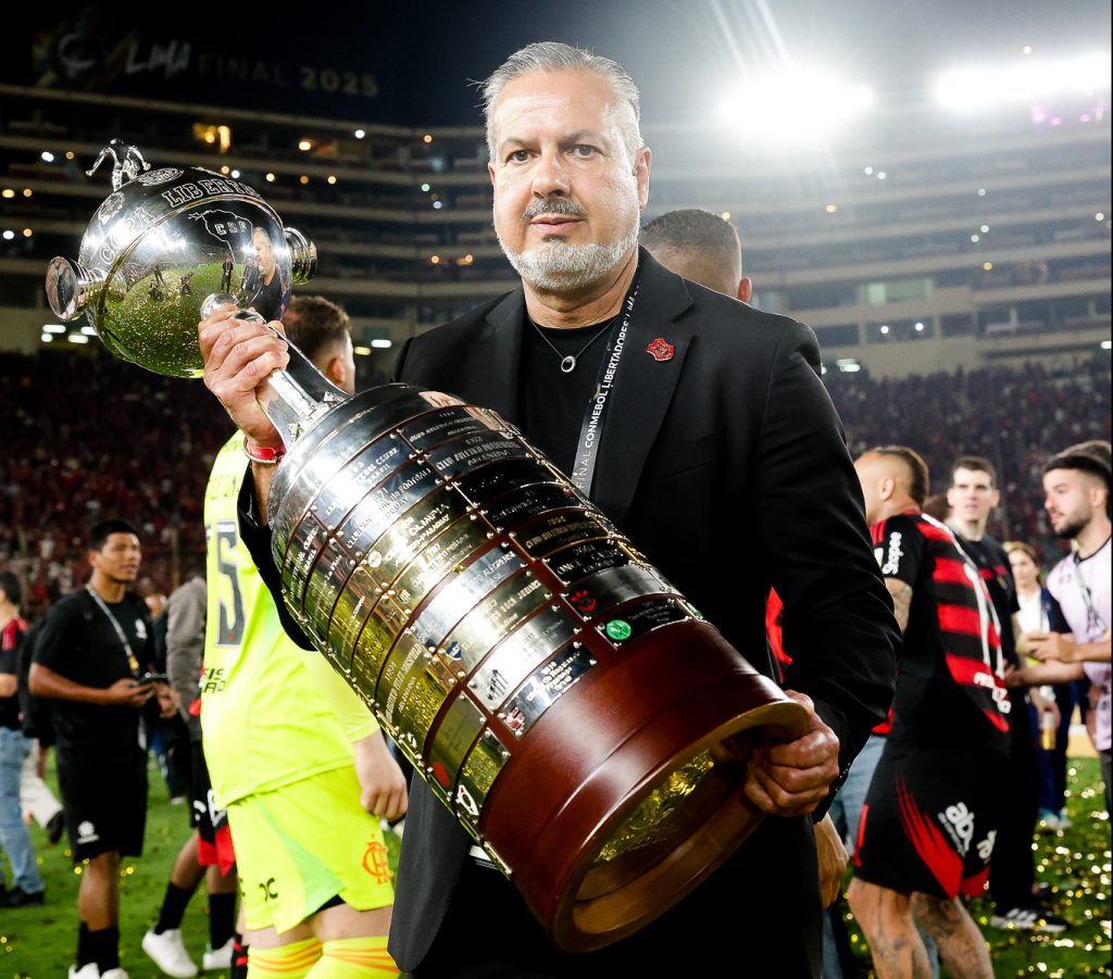 Flamengo e PSG ganham títulos continentais com executivos portugueses- Crédito: Drible de Corpo