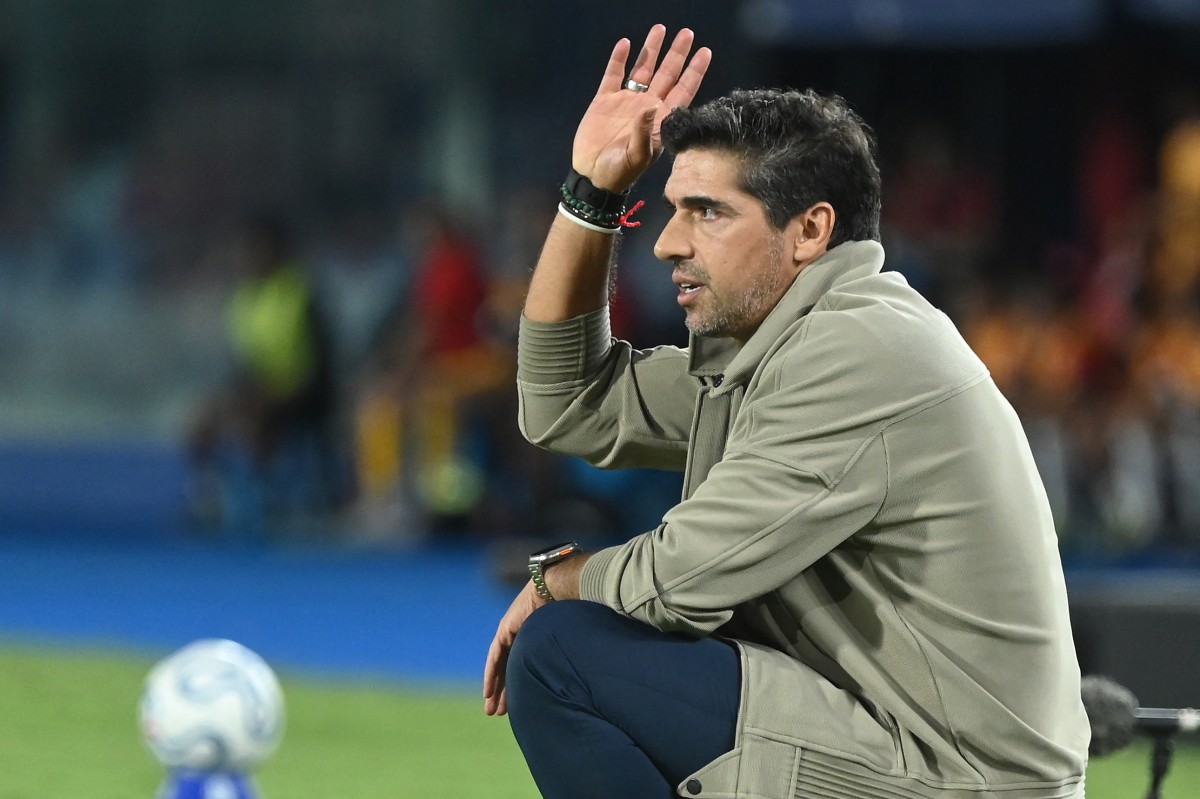 Privacidade zero: Abel Ferreira e o perigo do "grampo" na Libertadores - 