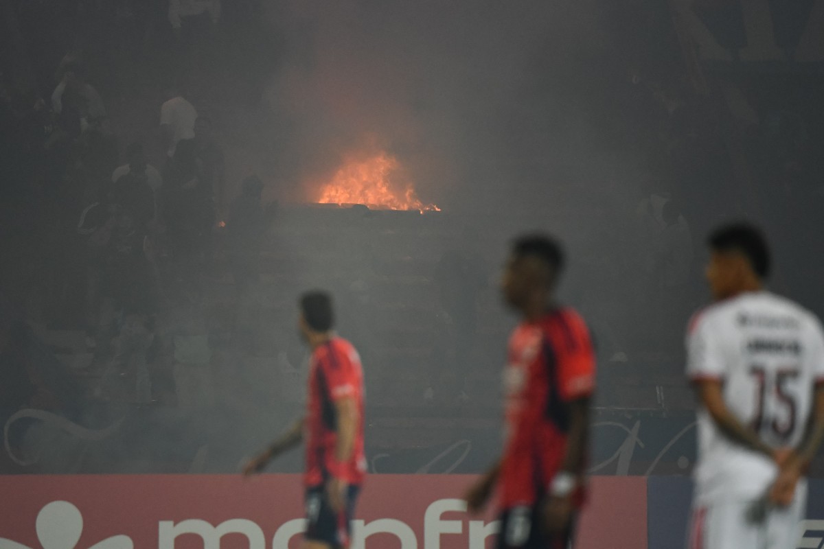 O erro do Independiente, o direito do Flamengo e a boa memória de Medellín - Blog Drible de Corpo - 