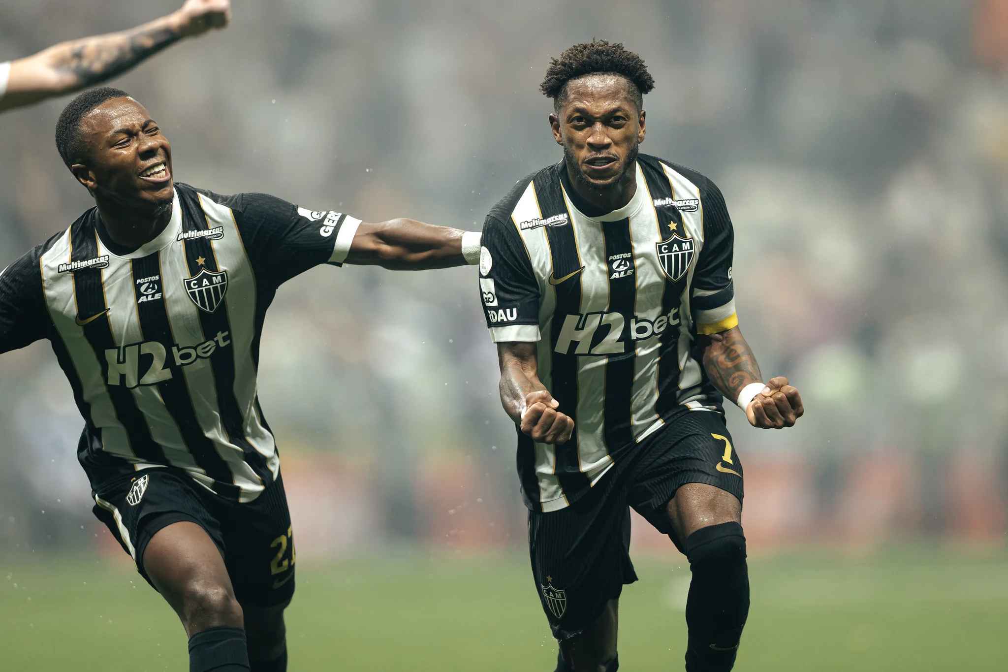 Fred ativa o modo Europa e vira super-herói do Galo - 