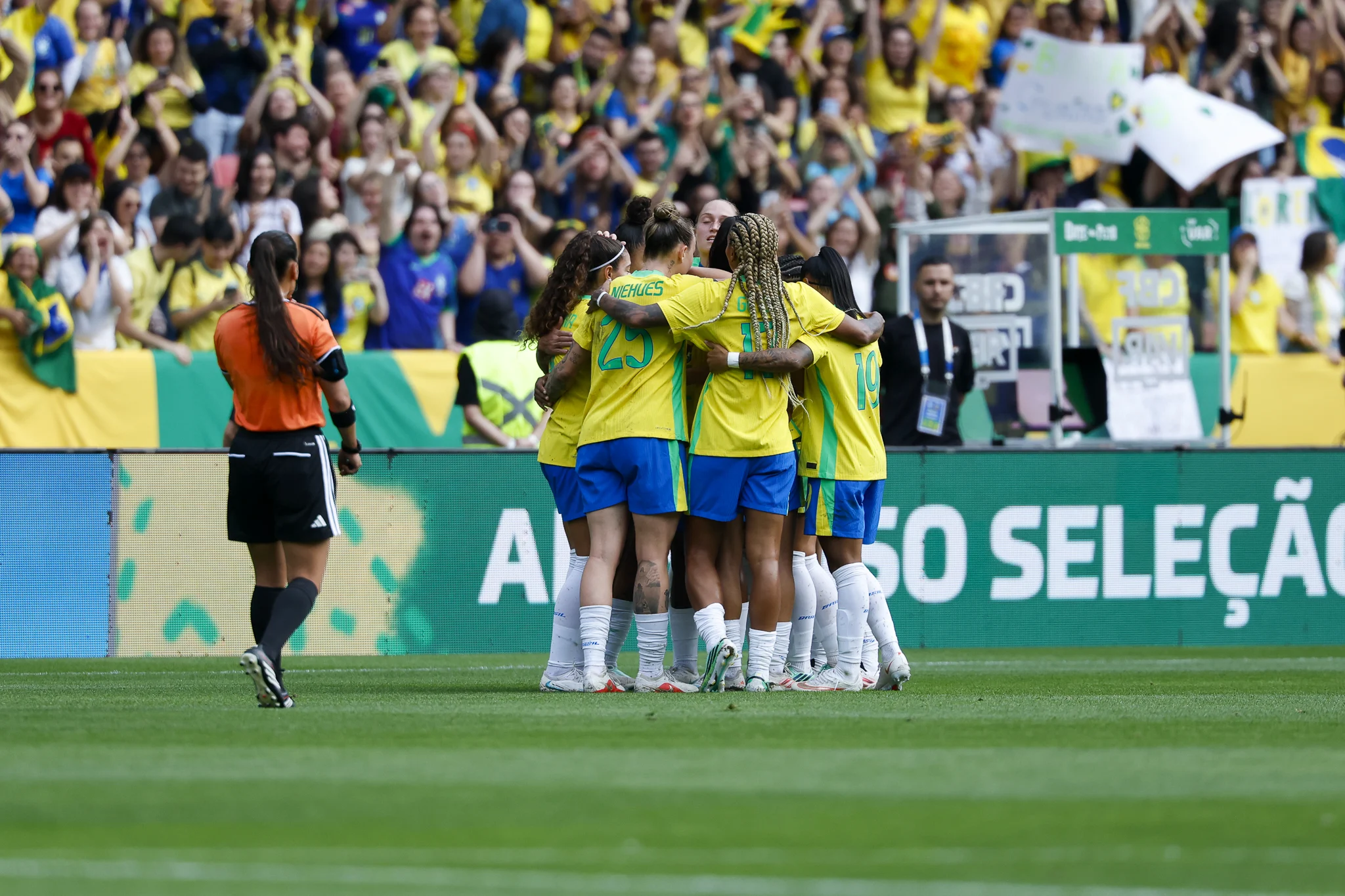 Moderno, Brasil vence Argentina e supera público de jogos da Série A - Blog Drible de Corpo - 