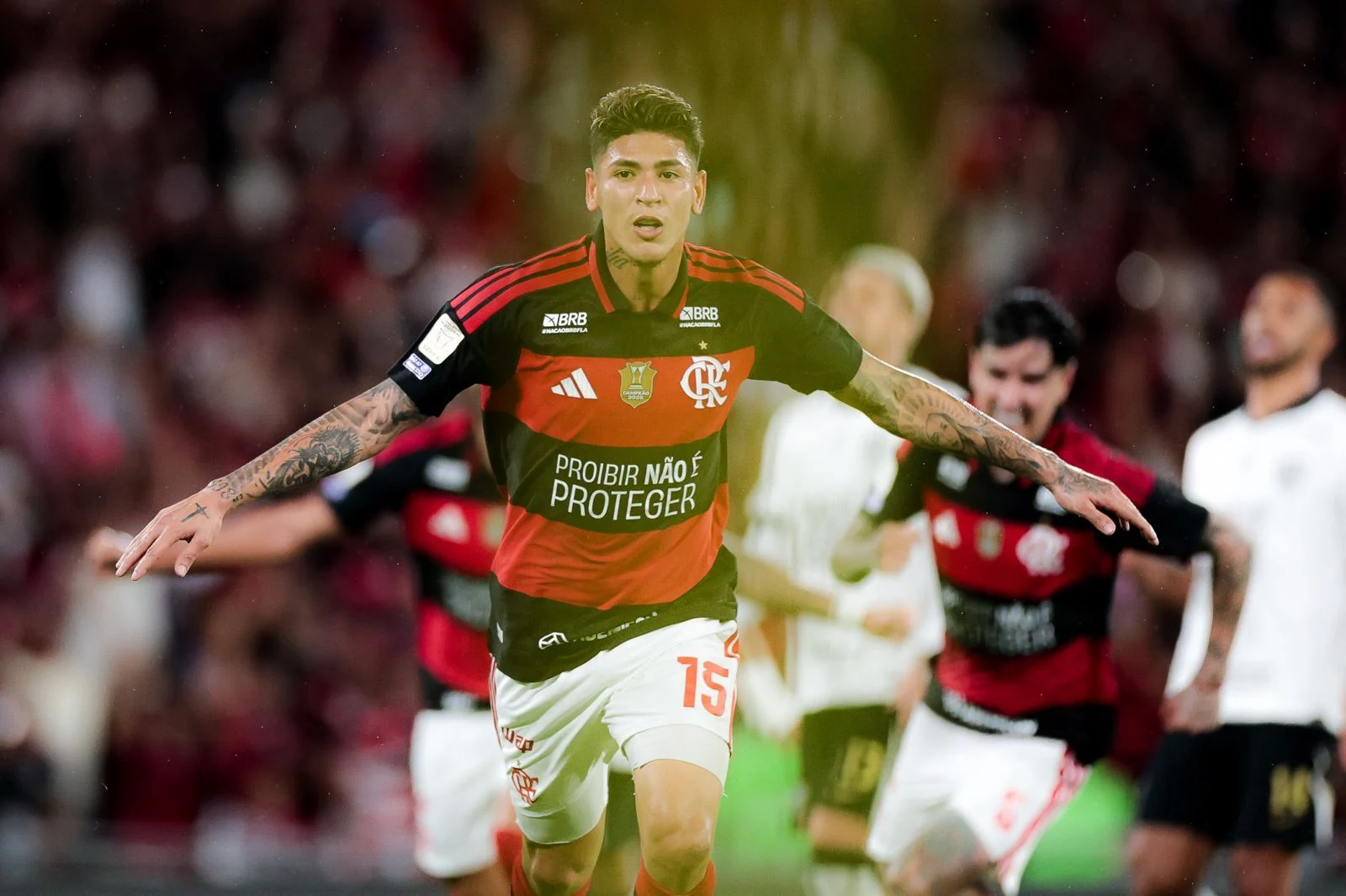 Senso de urgência dos estrangeiros devolve o Flamengo à liderança - 