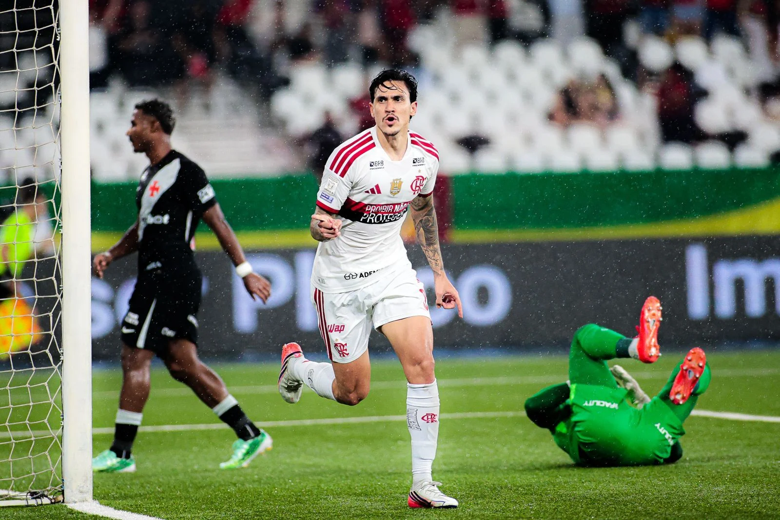 Goleada do Flamengo no Vasco premia paciência de Leonardo Jardim com Pedro - Blog Drible de Corpo - 