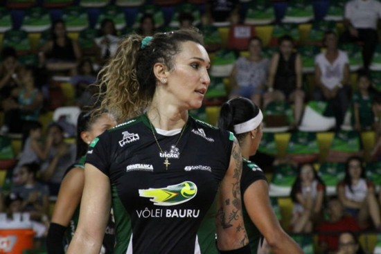 Transexual, Tifanny bate recorde de pontos em um jogo da Superliga feminina de vôlei