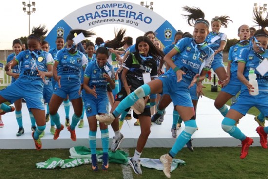 As Minas, de Brasília, comemoram título do Campeonato Brasileiro A-2 2018