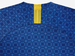 jogadoras da Seleção Brasileira posam para fotos com o uniforme criado com exclusividade para elas pela primeira vez