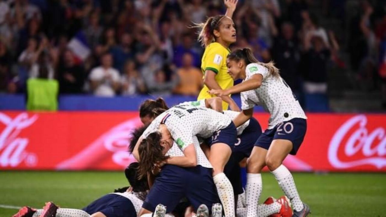 Menos investimento e proibição: por que seleção feminina de futebol não é  tão bem-sucedida quanto masculina - BBC News Brasil, jogo futebol feminino  hoje 