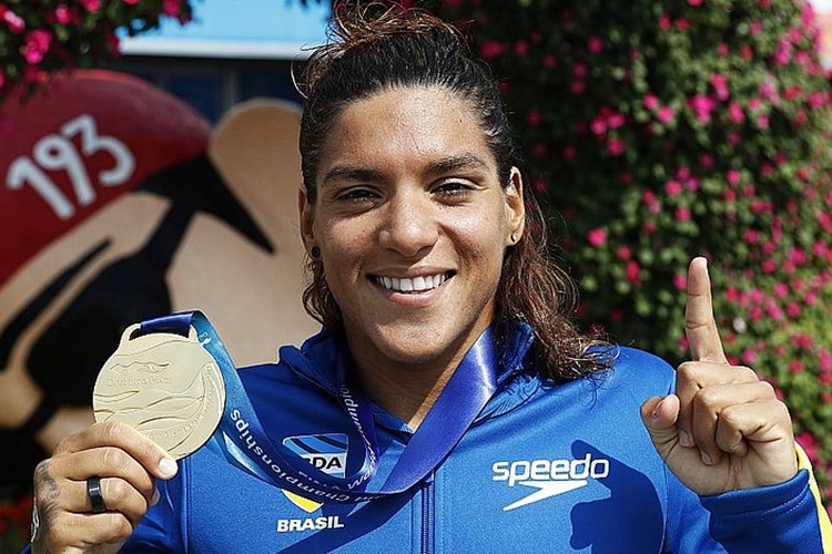 Ana Marcela Cunha é a maior medalhista da maratona aquática do Mundial de Esportes Aquáticos