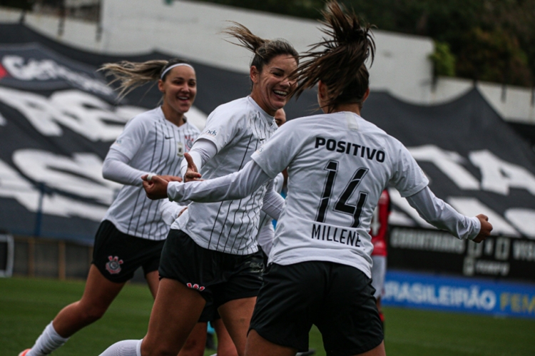 São Paulo avança às quartas de final do Campeonato Brasileiro feminino A1 na liderança após o fim da primeira fase