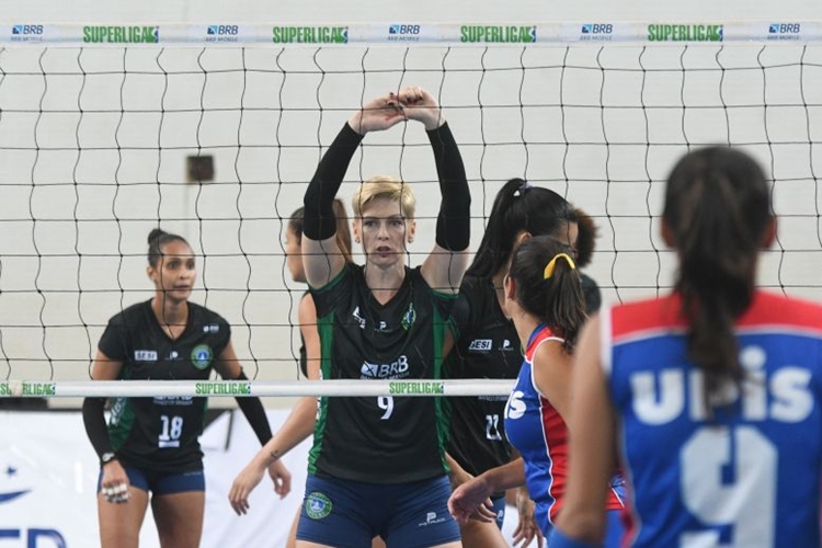 Brasilia Volei Materia Elas no ataque