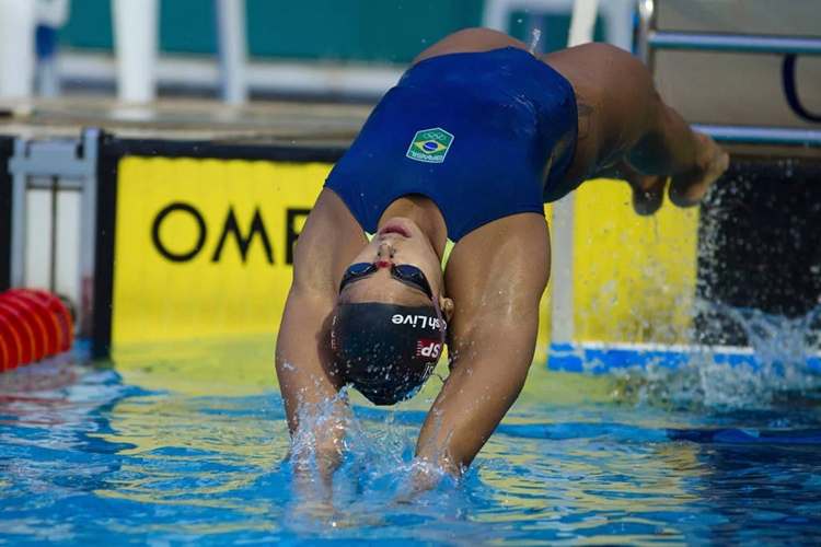 Troféu Maria Lenk foi adiada: Etiene Medeiros é o principal nome da natação brasileira feminina