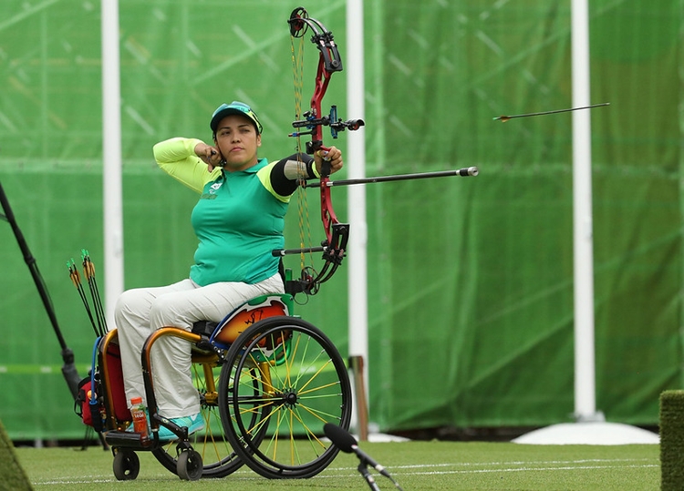 Mulheres no esporte: conheça Jane Karla, atleta do tiro com arco paralímpico