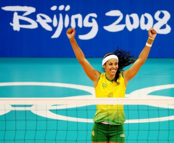 Paula Pequeno participou da conquista do primeiro ouro olímpico do Brasil no vôlei de quadra feminino
