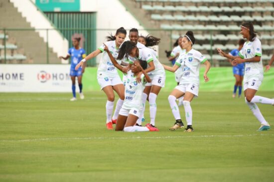 Minas Brasília comemora vitória de virada sobre o São José no Campeonato Brasileiro A1 de futebol feminino 2020